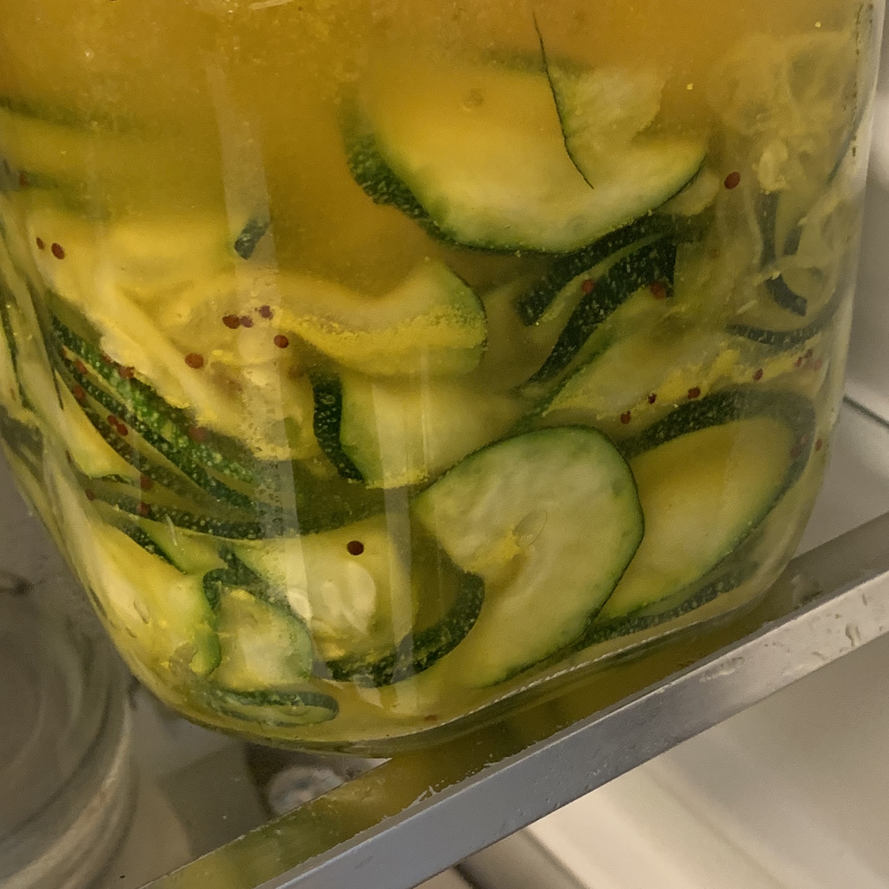 eingelegte Zucchini