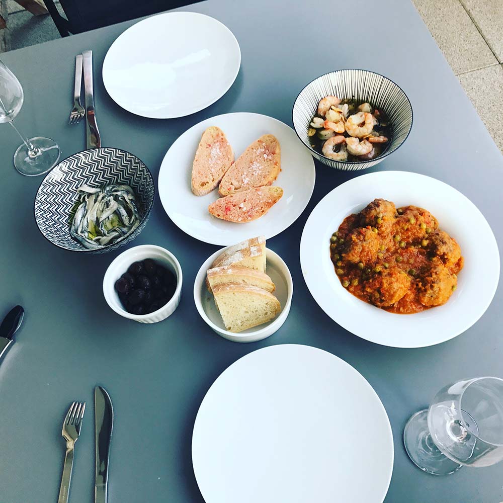 Tapas Albondigas Gambas al Ajillo
